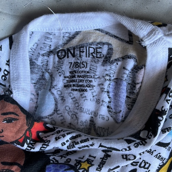 Cute on girls shirt - Picture 3 of 3